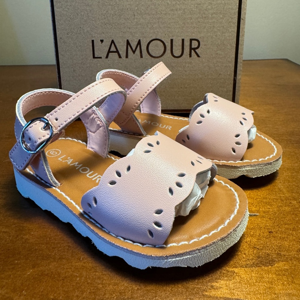 L’amour Ella Scalloped sandal - Picture 2 of 3